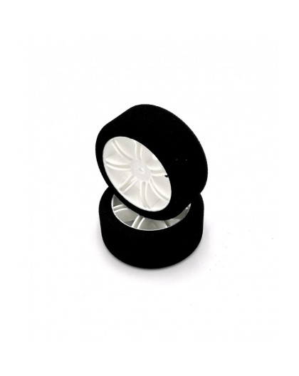 Pair of front tyres 1/10 Shore 40 on white or light rims. - HOT RACE