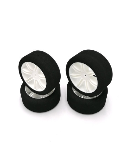 5 sets of tyres 1/10 on light rims 40° rear + 37° front - HOT RACE