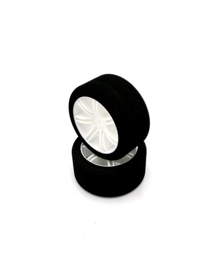 Pair of rear tyres 1/10 Shore 40 on white or light rims. - HOT RACE